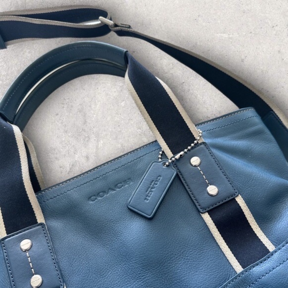 Blue - Picture 7 of 13
